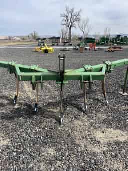 2001 John Deere 915 Image