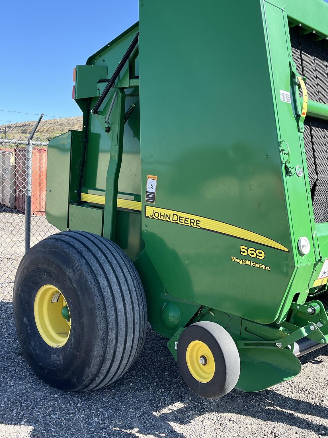 2017 John Deere 569 Image