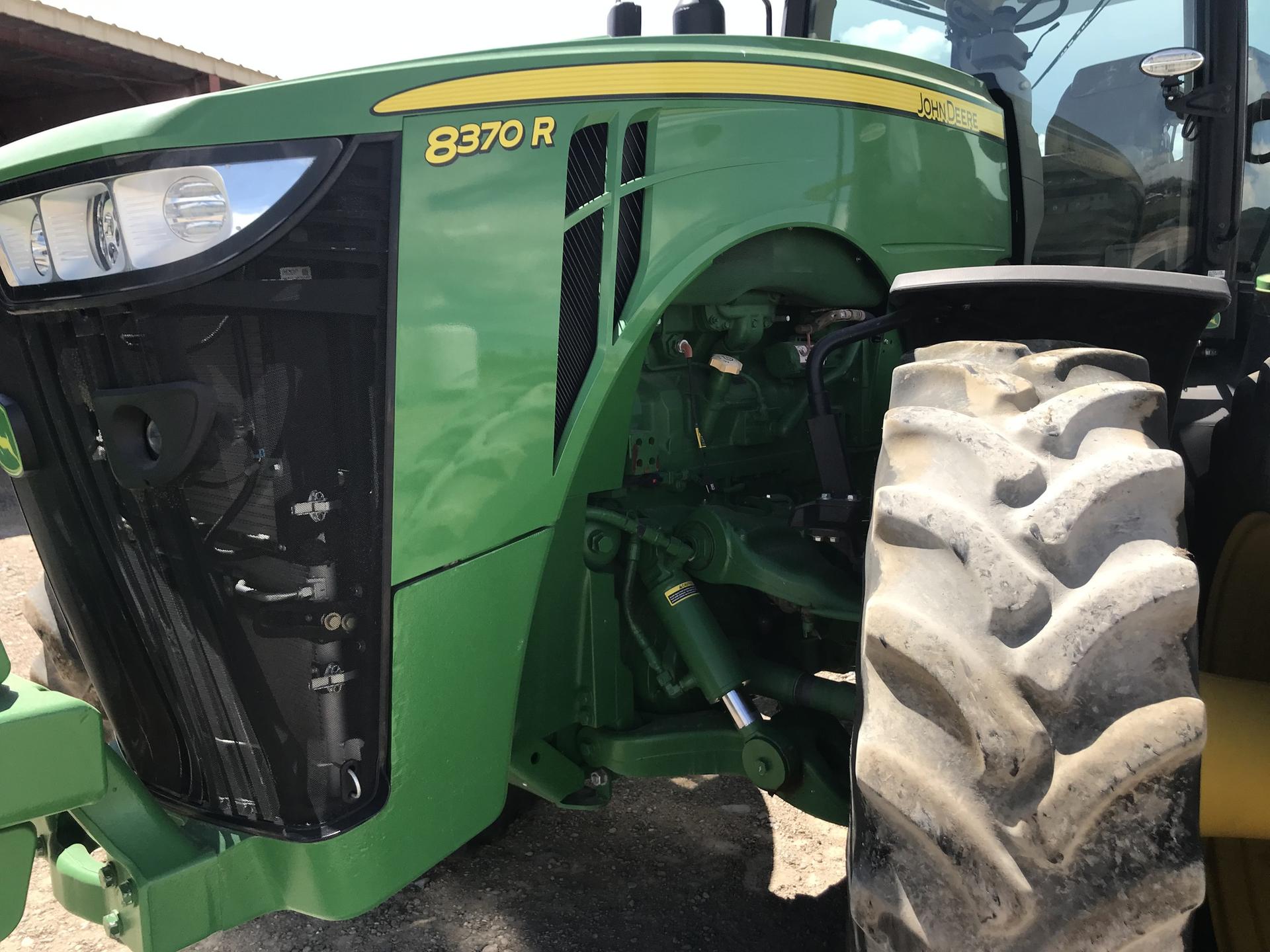 2019 John Deere 8370R Image