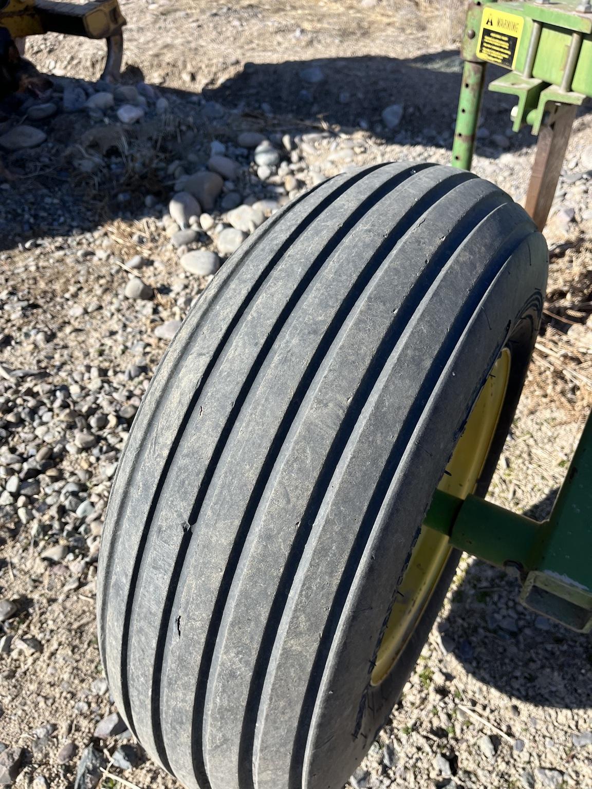 1994 John Deere 915 Image