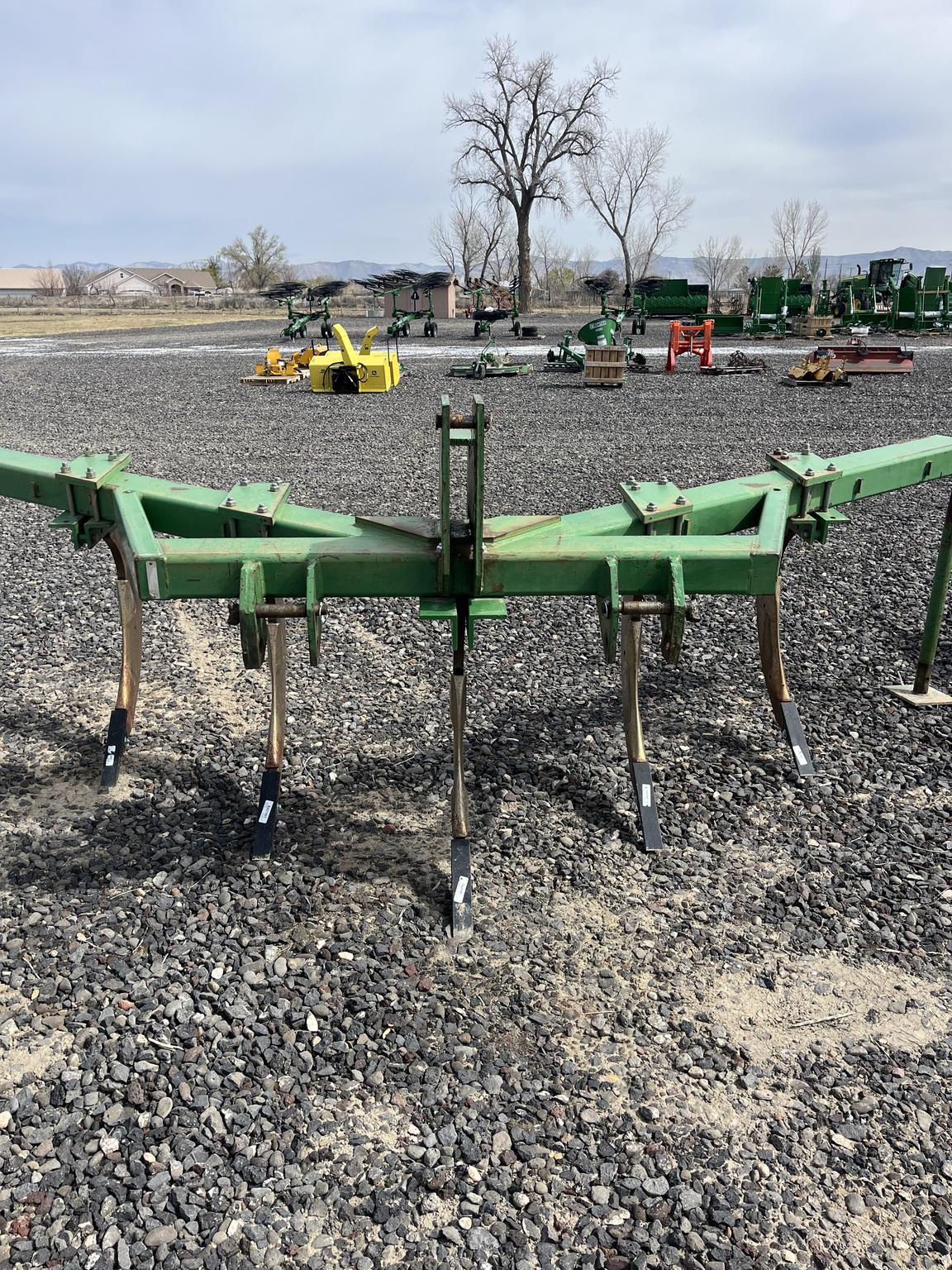 2001 John Deere 915 Image