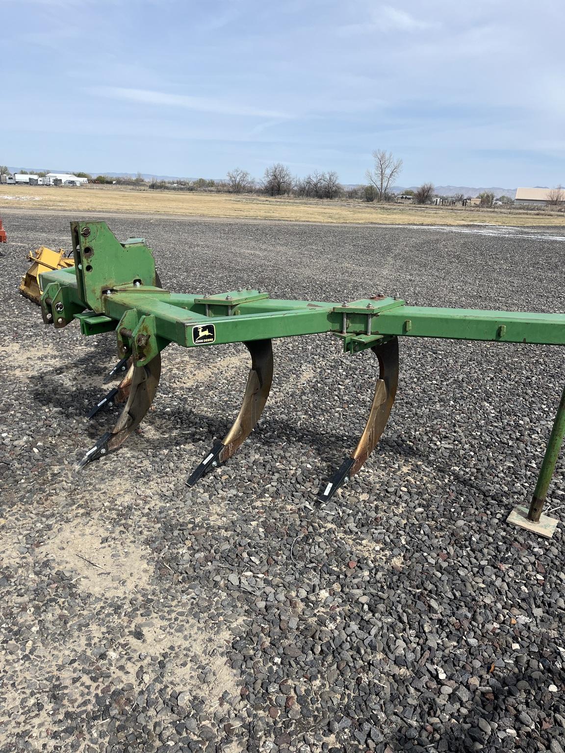 2001 John Deere 915 Image