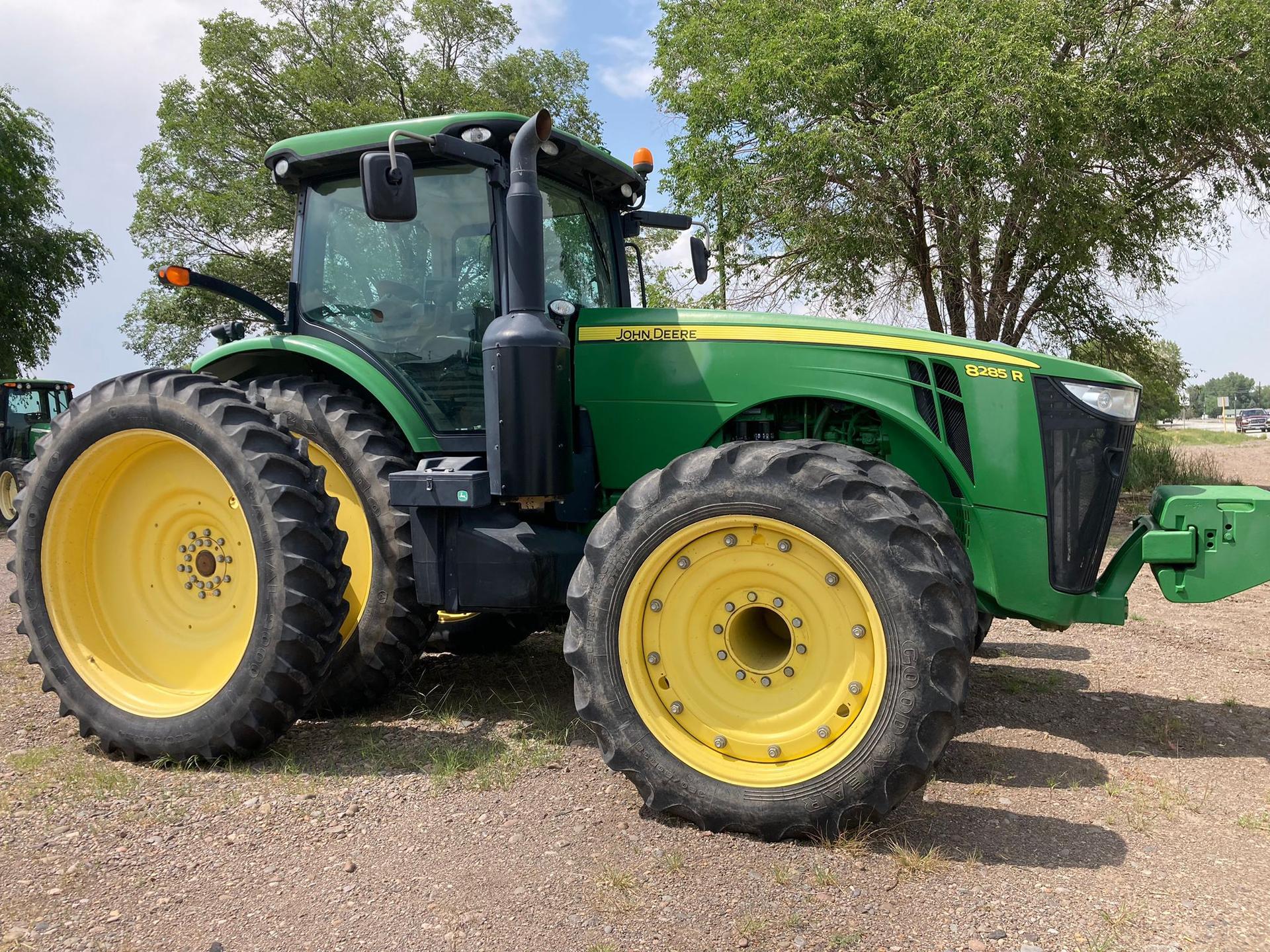 2011 John Deere 8285R Image