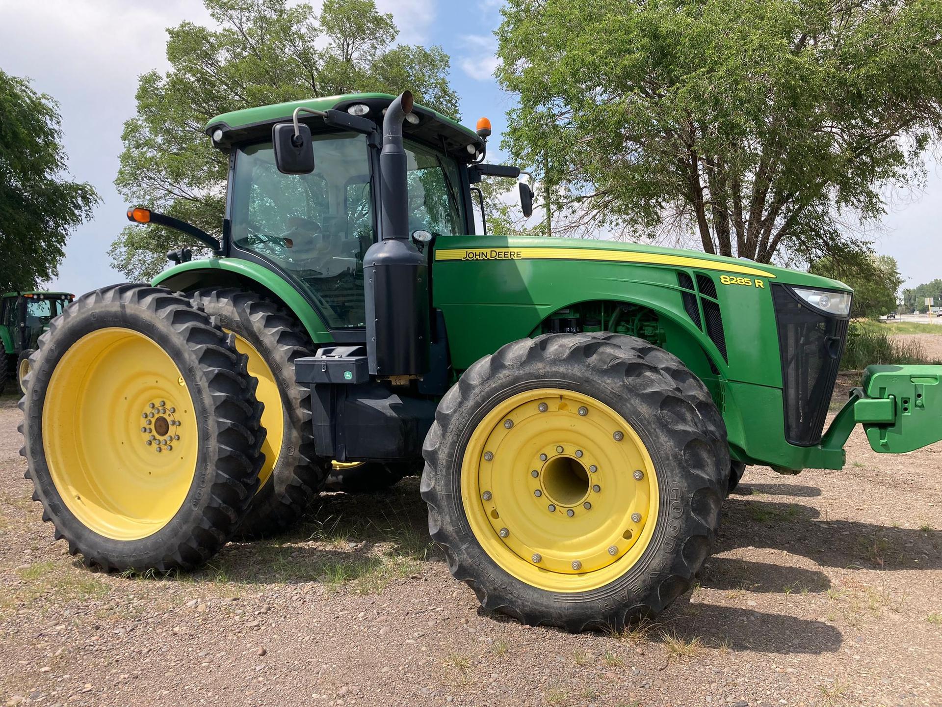 2011 John Deere 8285R Image