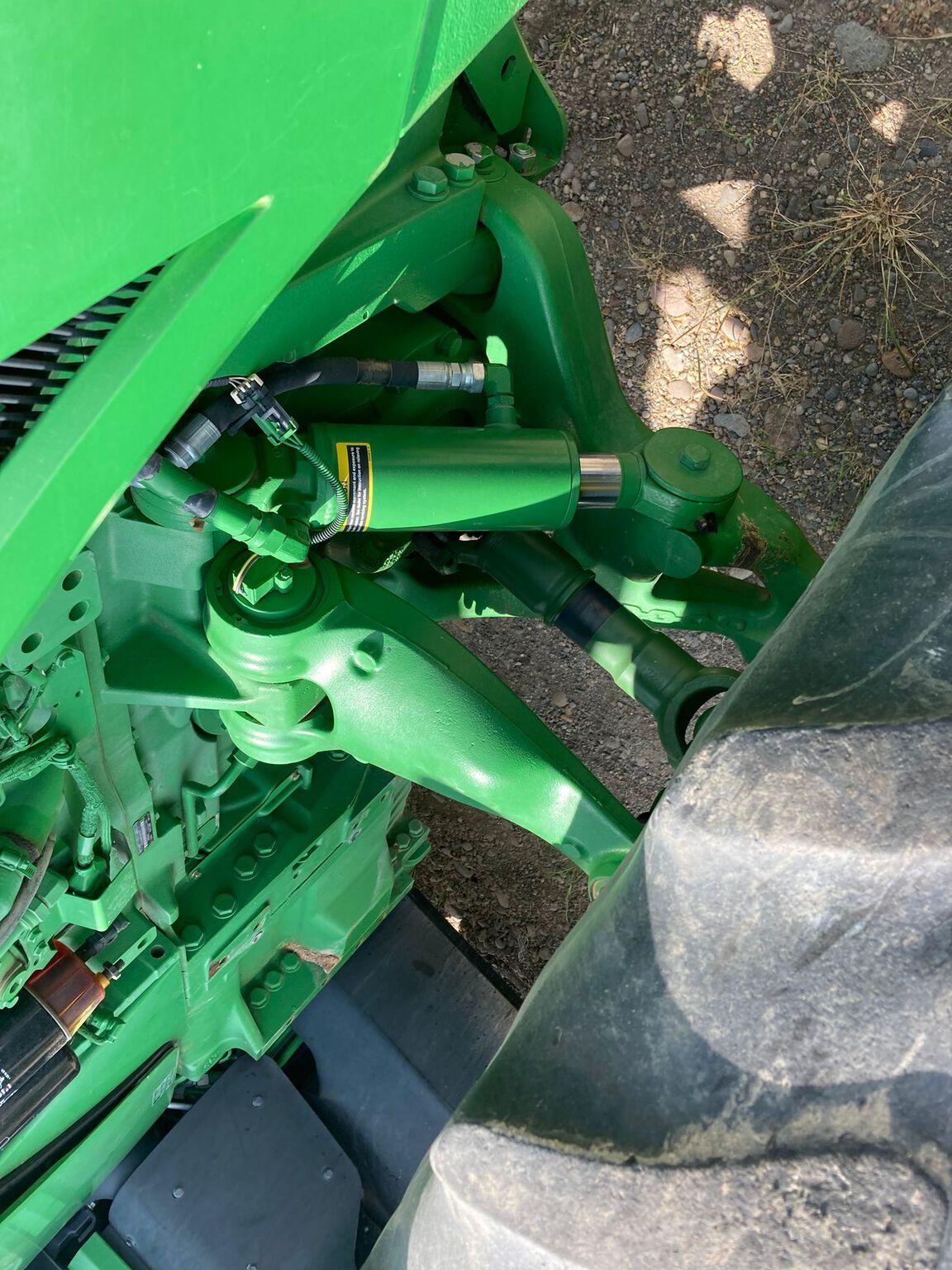 2011 John Deere 8285R Image
