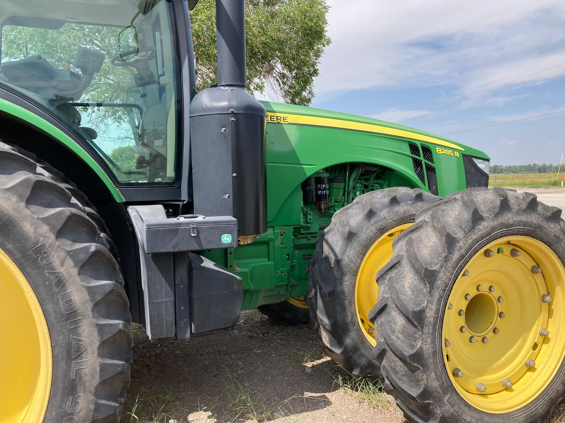 2011 John Deere 8285R Image