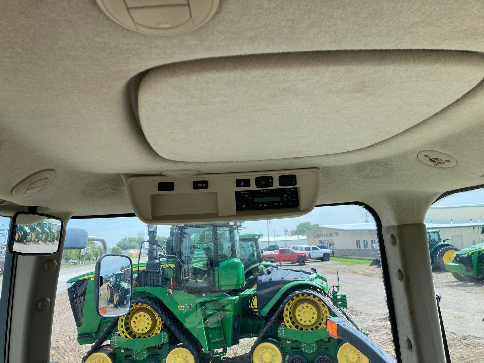 2011 John Deere 8285R Image
