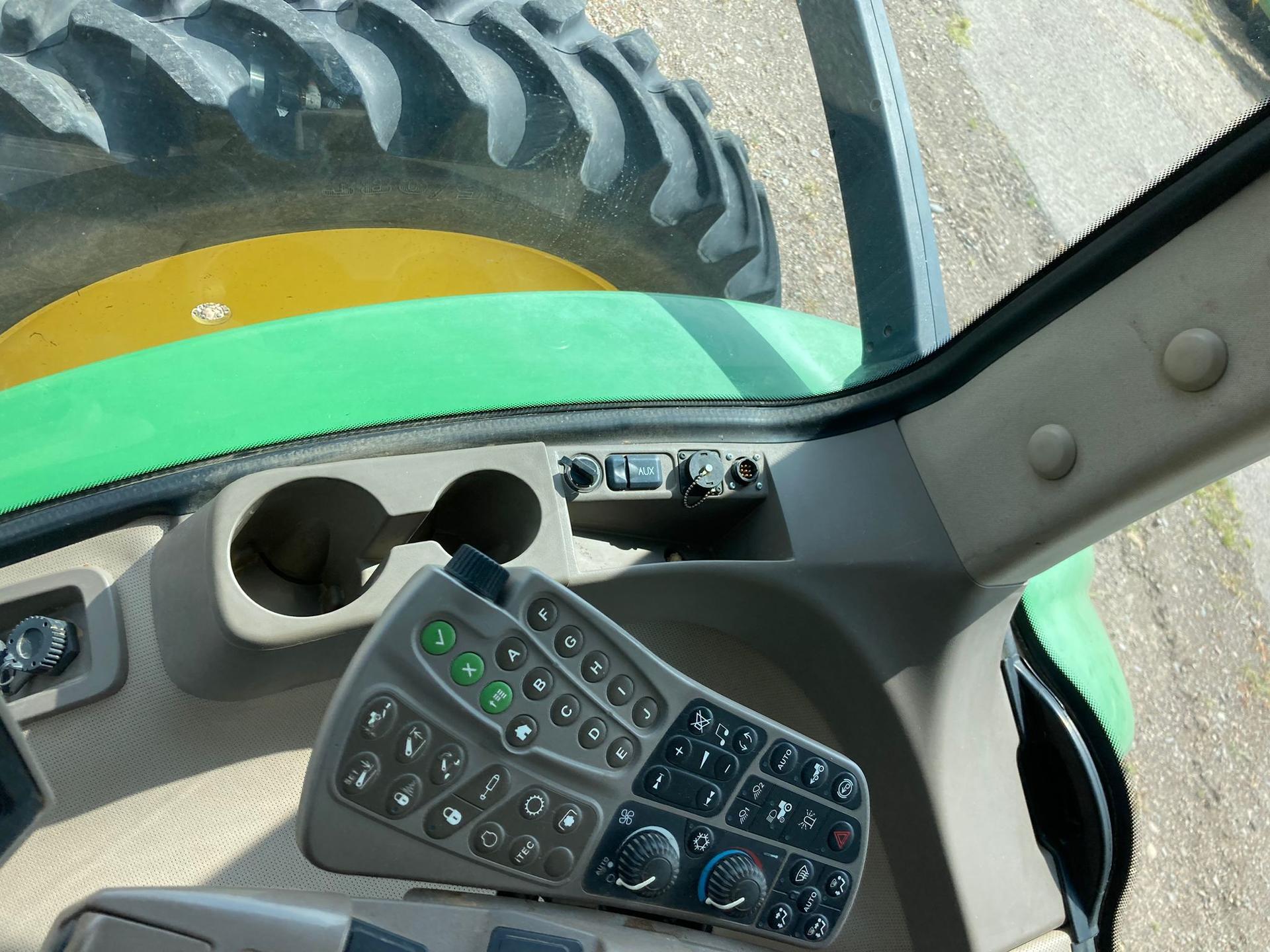 2011 John Deere 8285R Image