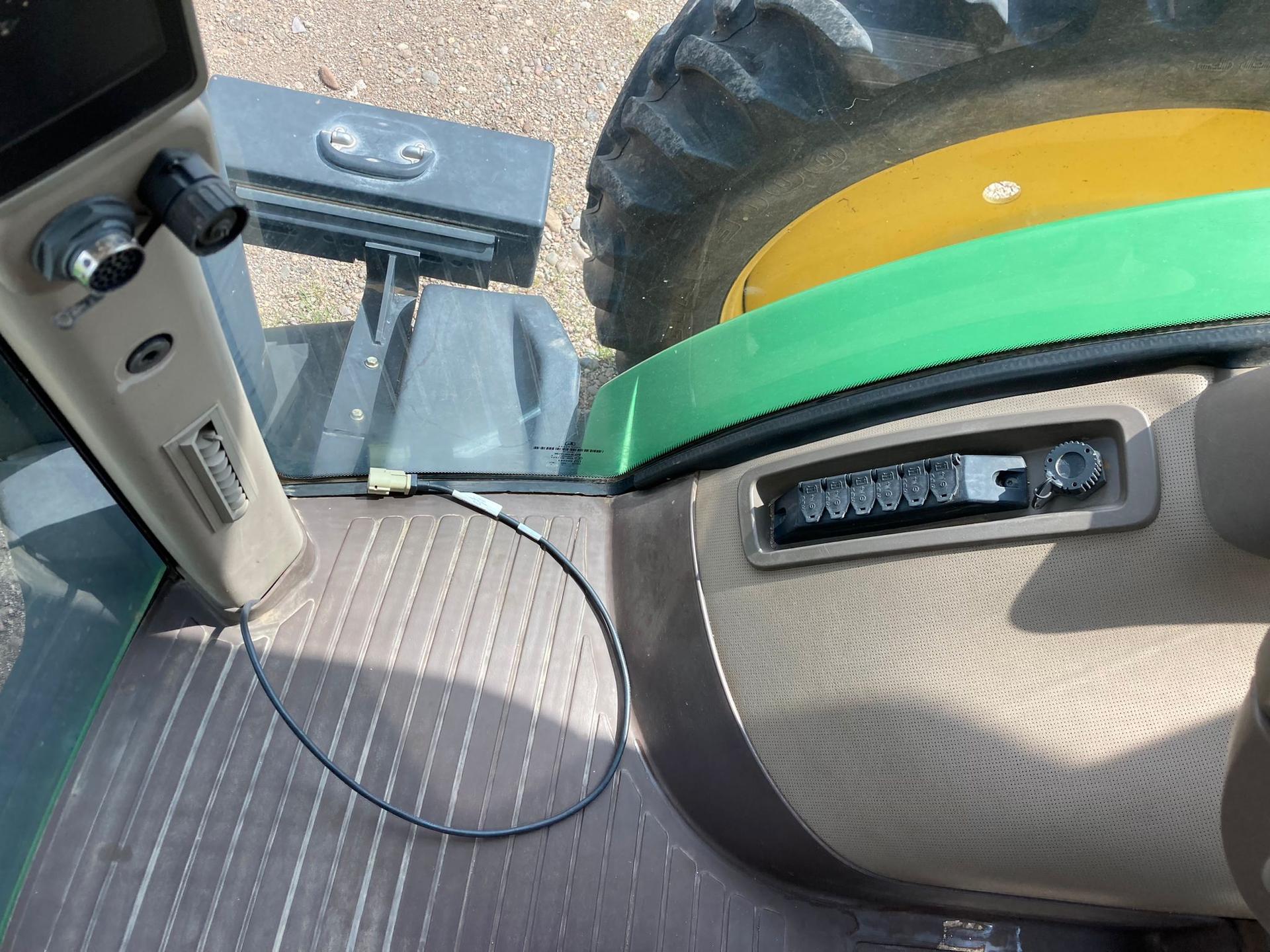 2011 John Deere 8285R Image