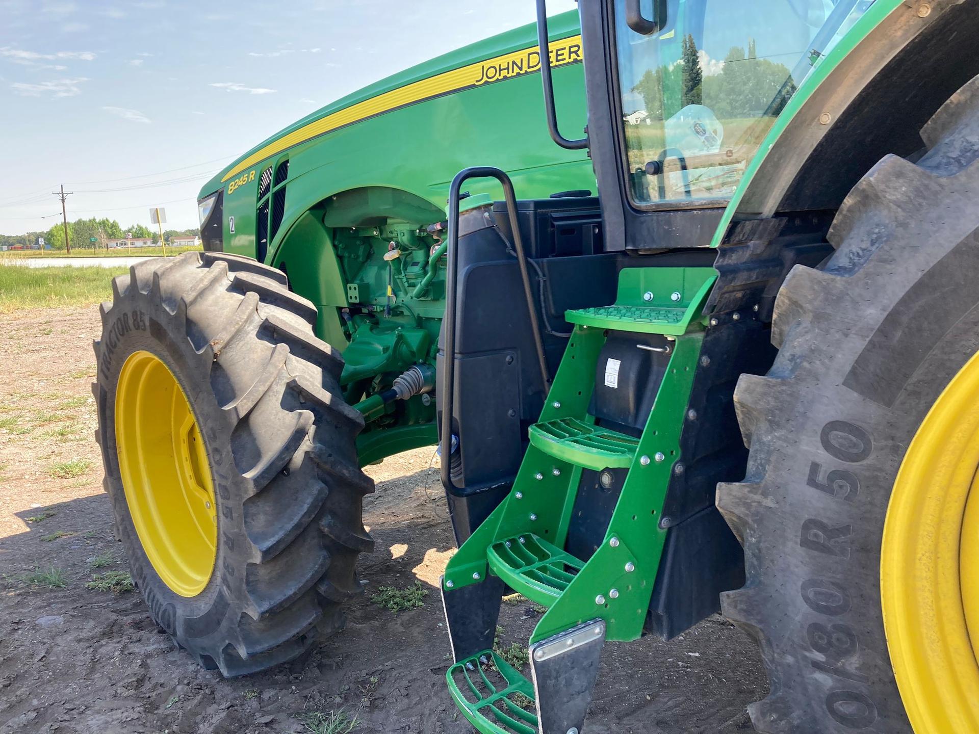 2019 John Deere 8245R Image