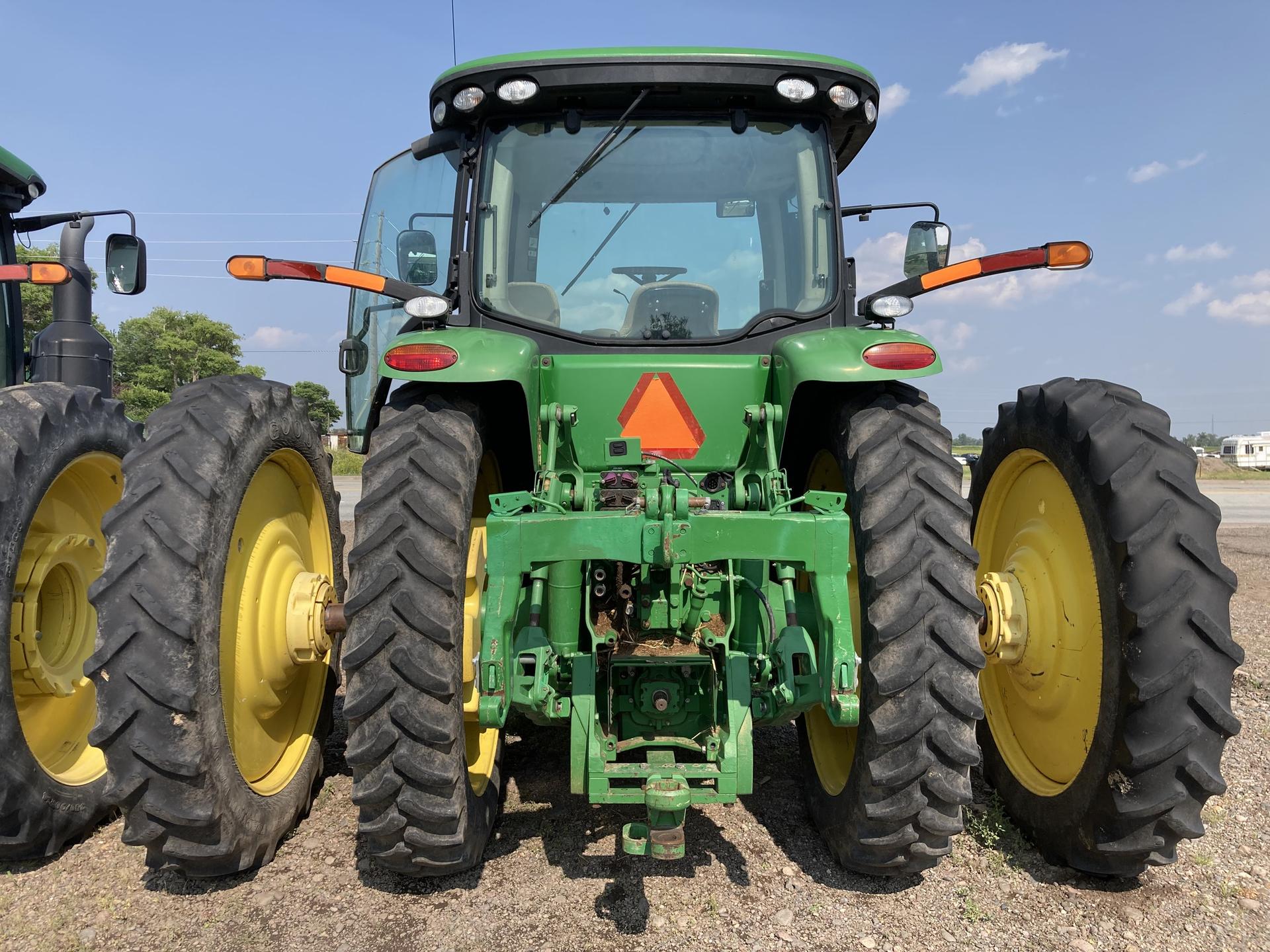 2010 John Deere 8225R Image