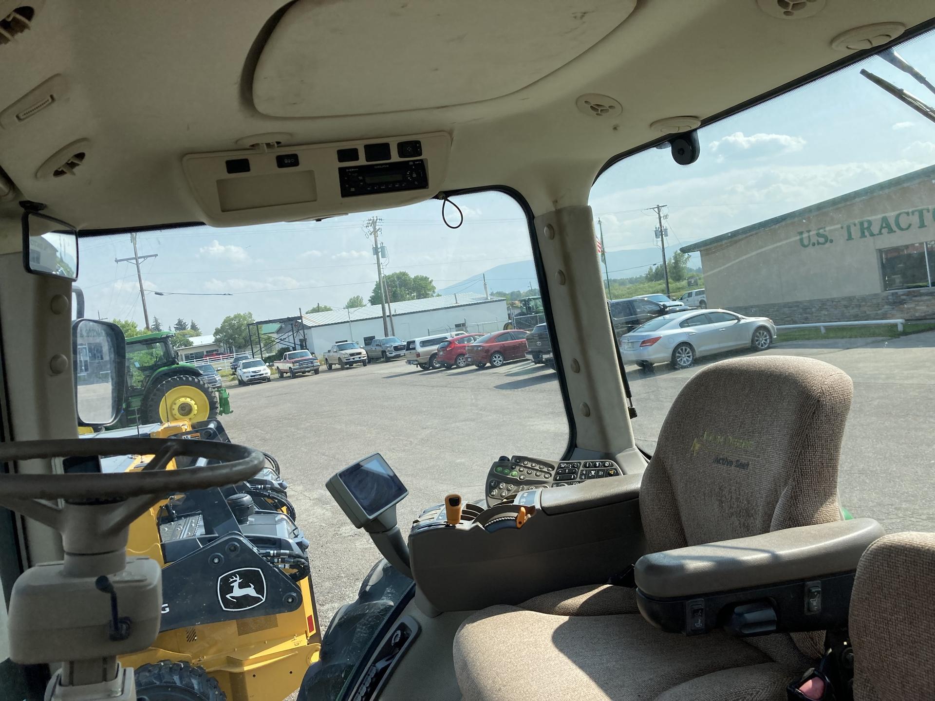 2010 John Deere 8225R Image