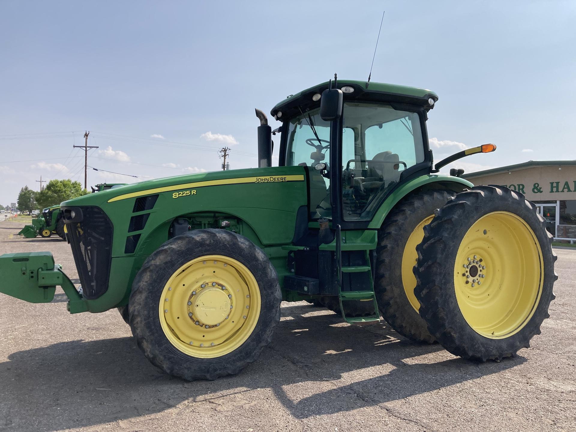 2010 John Deere 8225R Image