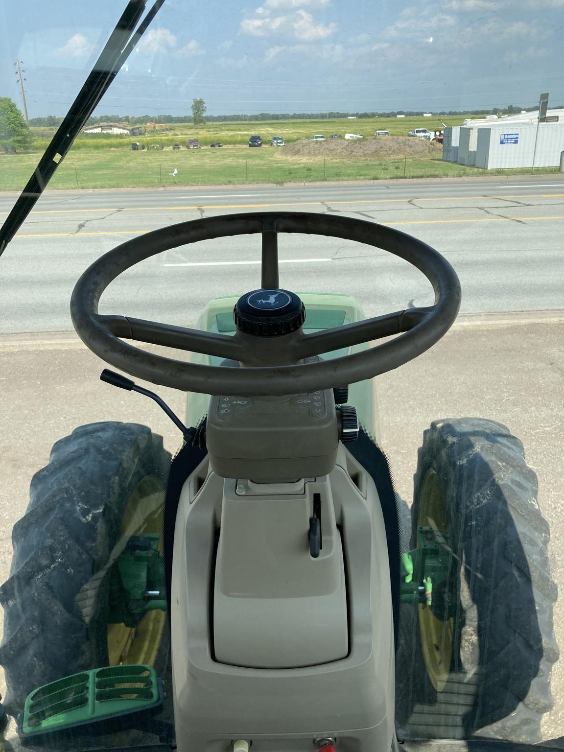 2010 John Deere 8225R Image