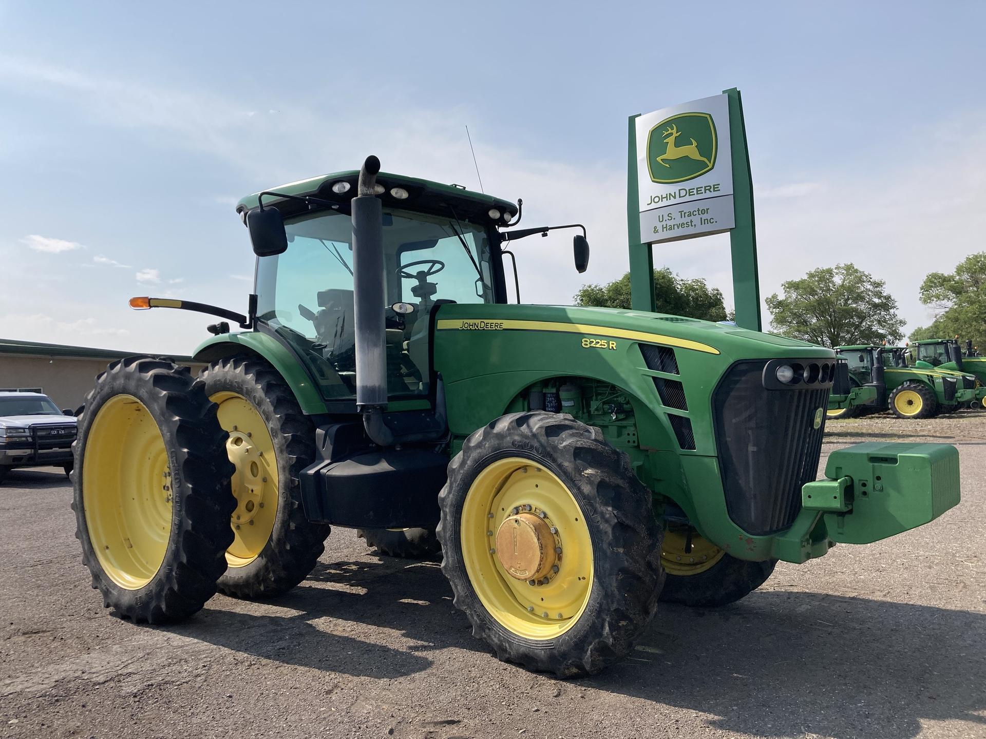 2010 John Deere 8225R Image