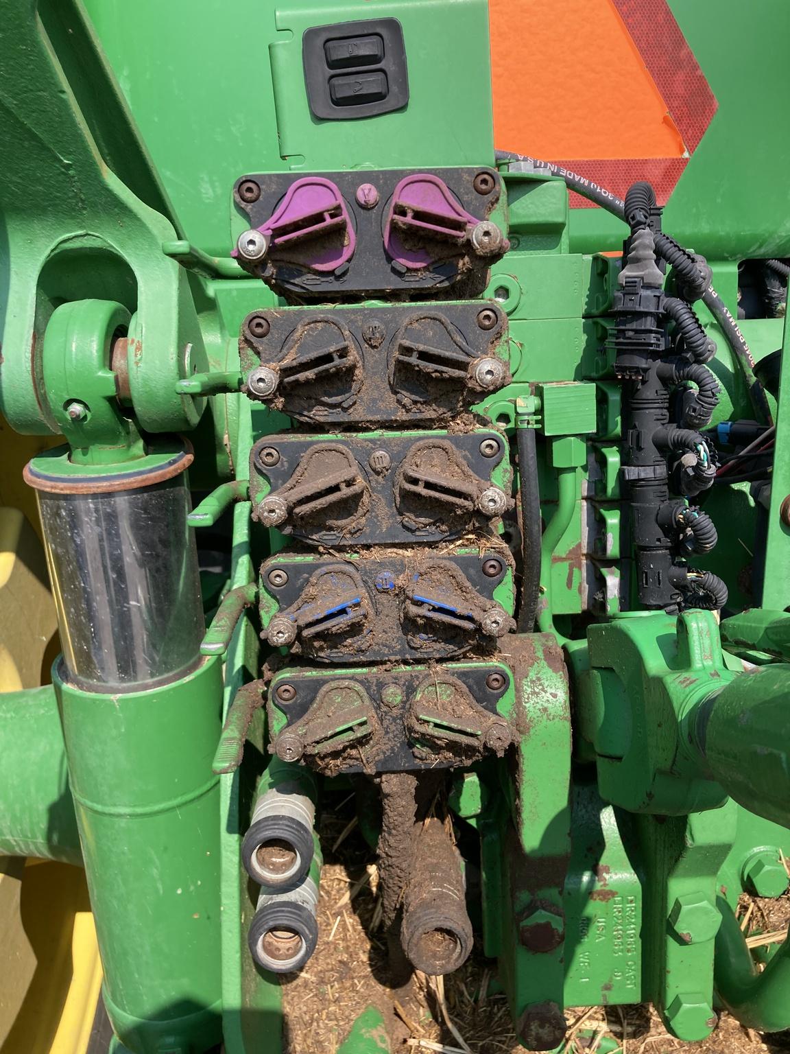 2010 John Deere 8225R Image