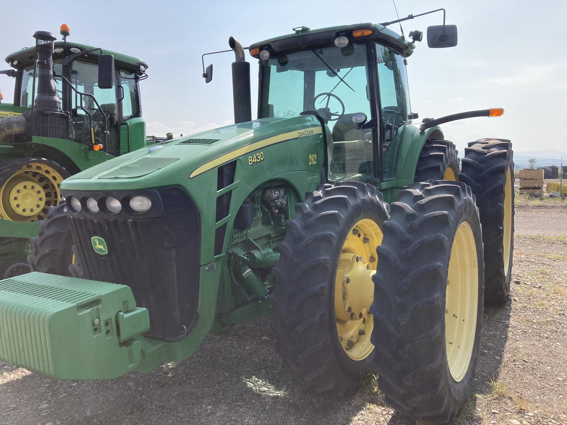 2010 John Deere 8225R Image