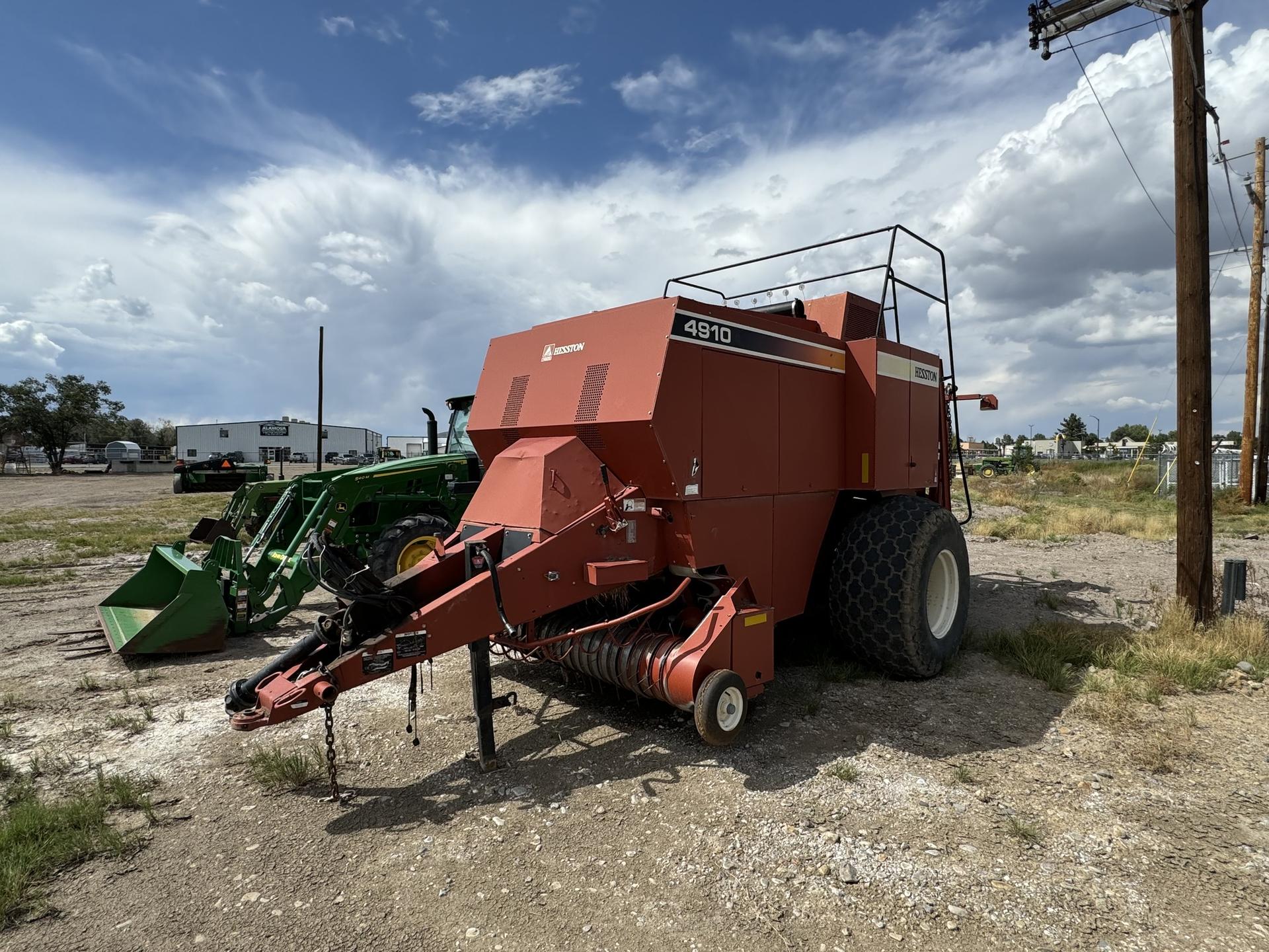 2004 Hesston 4910 Image