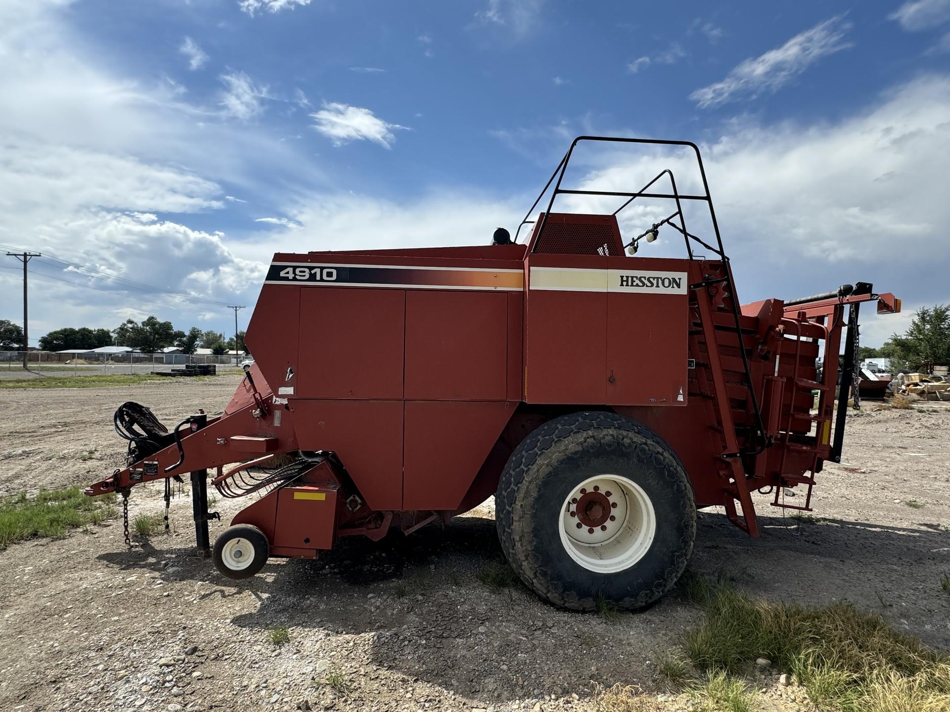 2004 Hesston 4910 Image