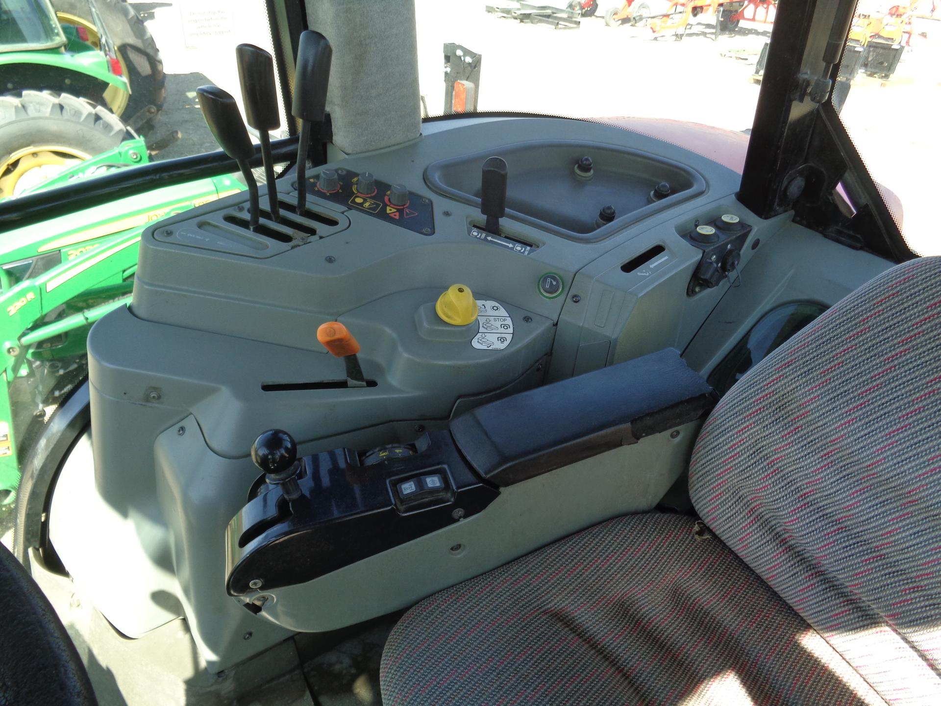 2001 Massey 8240 Image