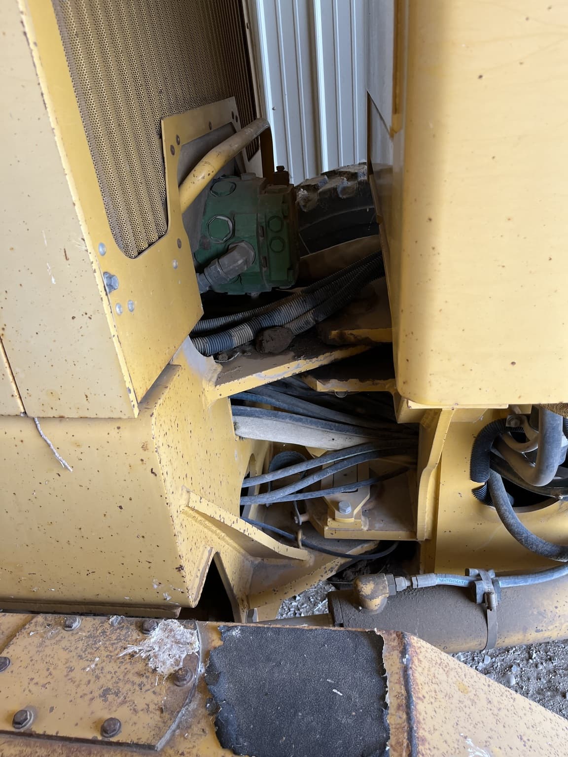 1995 John Deere 772BH Image