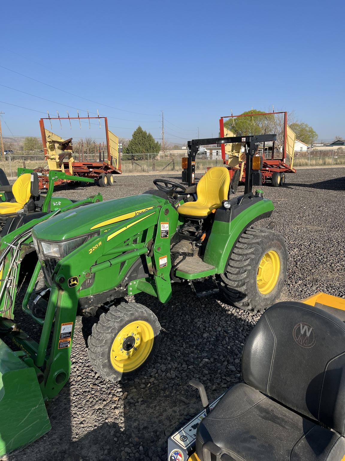 2018 John Deere 2032R Image