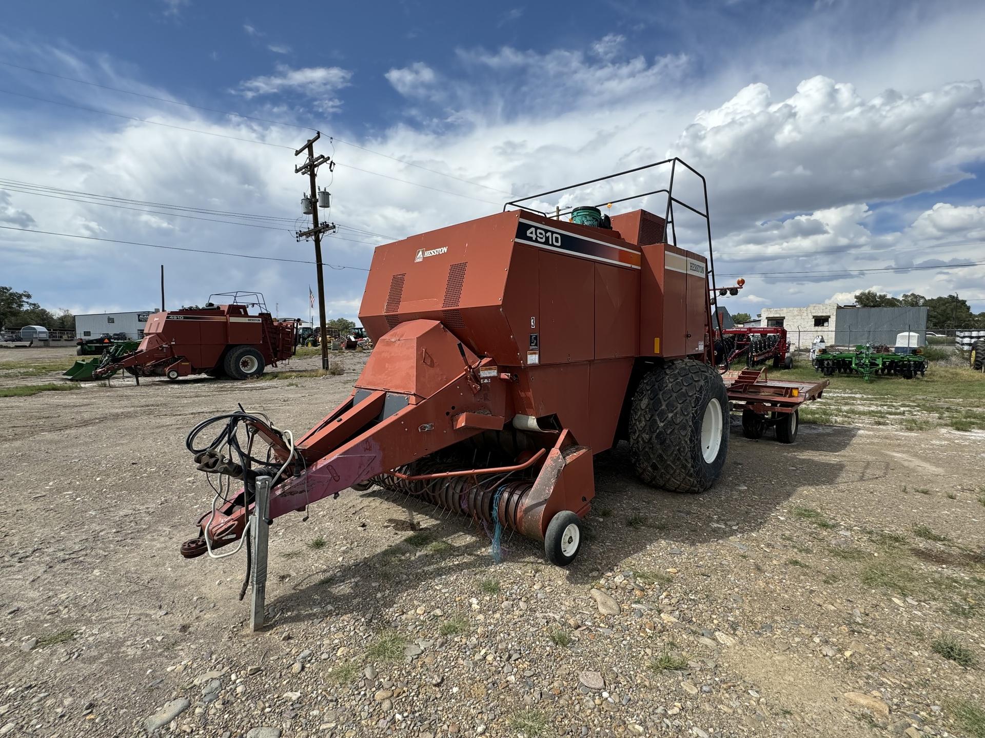 1999 Hesston 4910 Image