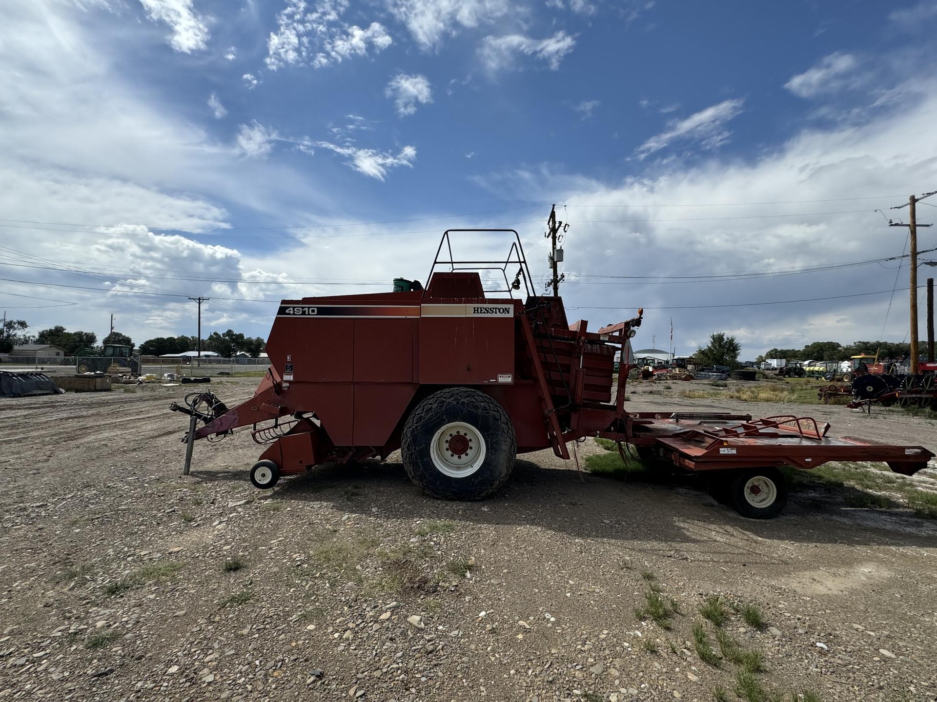 1999 Hesston 4910 Image