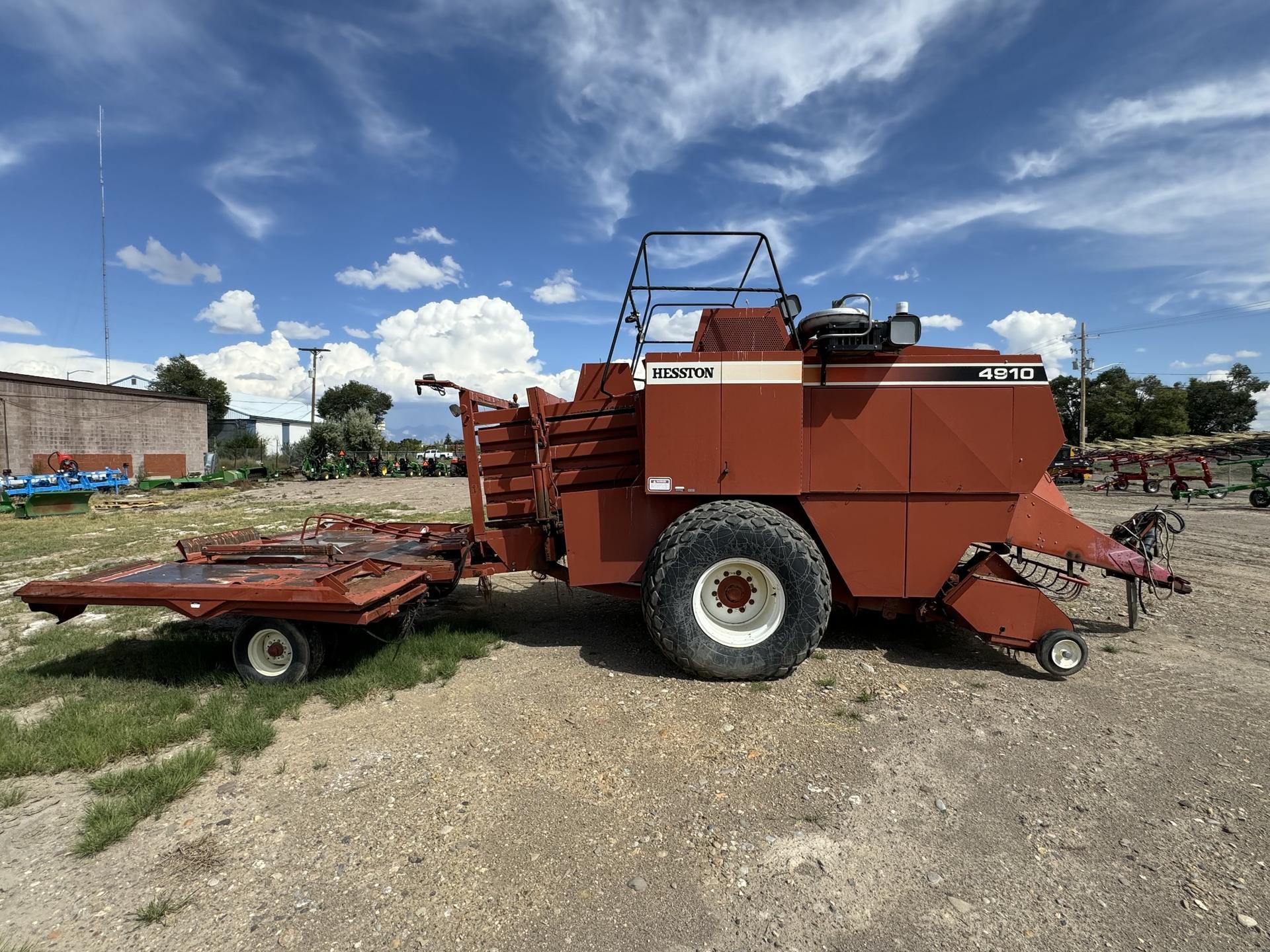 1999 Hesston 4910 Image
