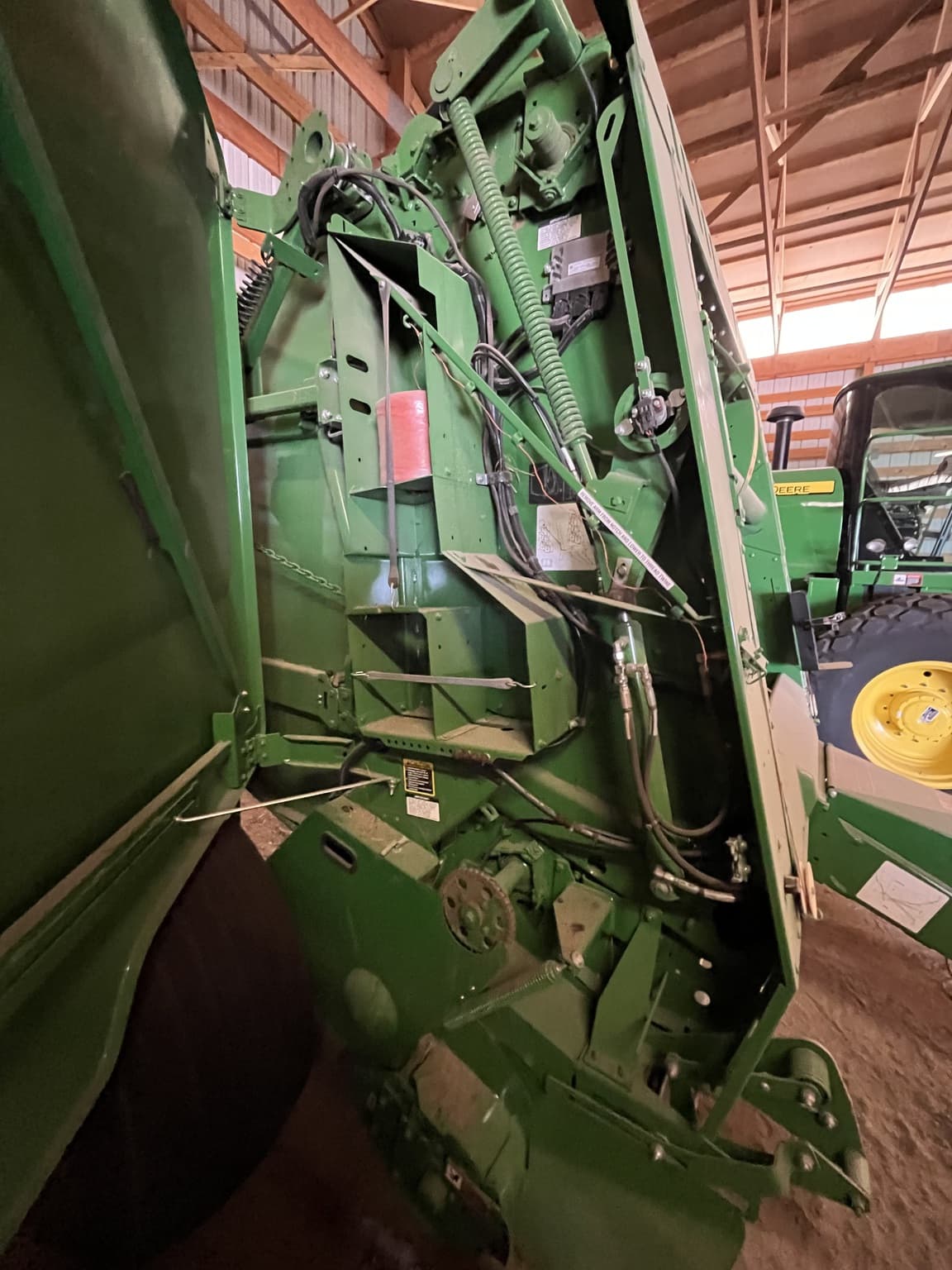 John Deere 560R Image