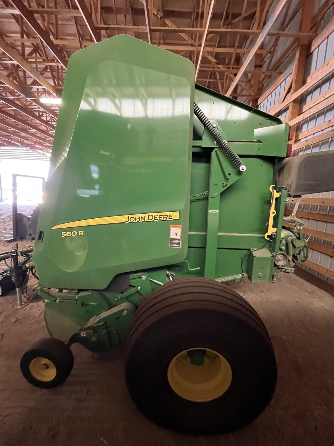 John Deere 560R Image