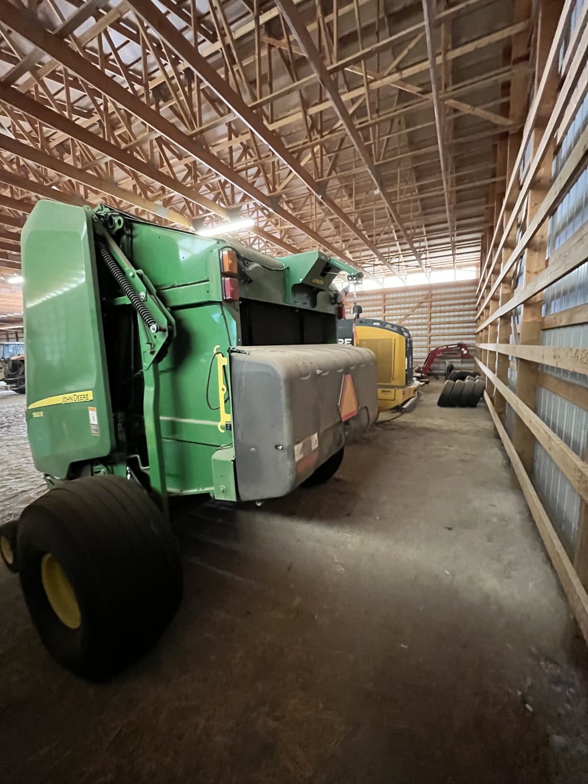 John Deere 560R Image