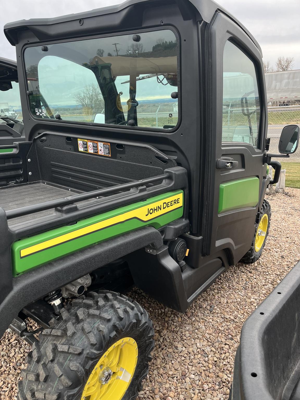 2024 John Deere XUV835M Image