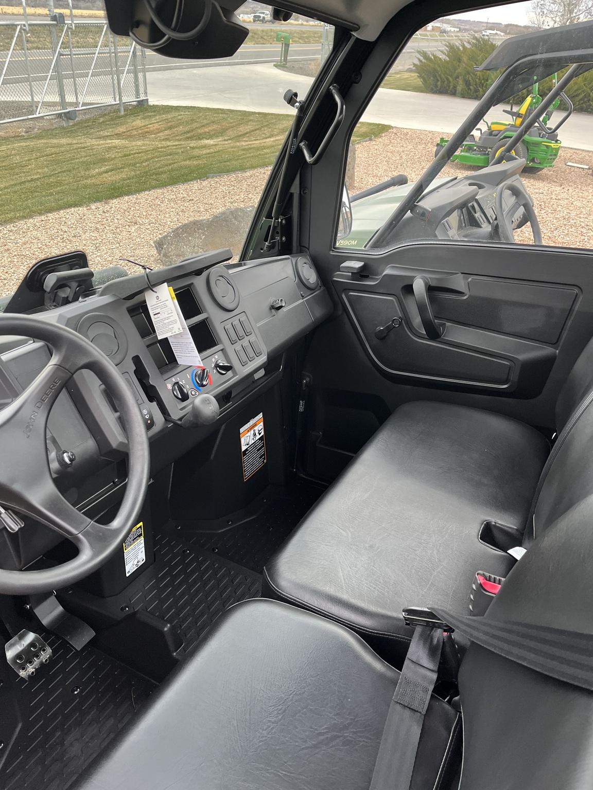 2024 John Deere XUV835M Image