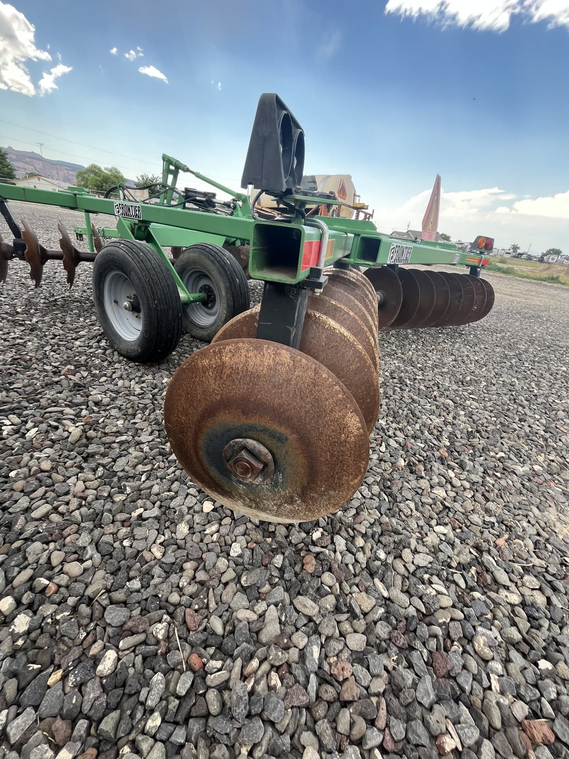 2011 Frontier DH1612 Image