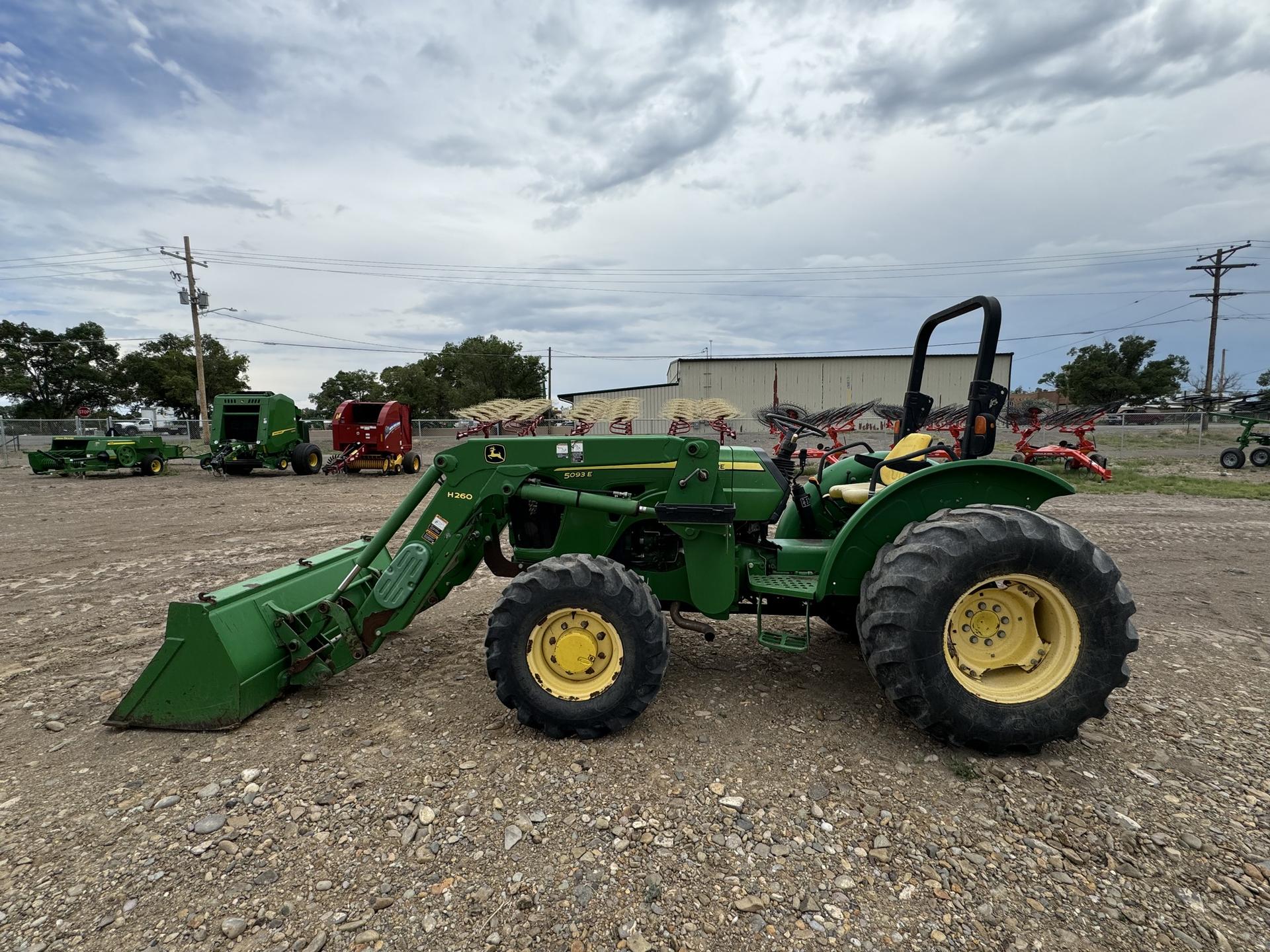 2012 John Deere 5093E Image