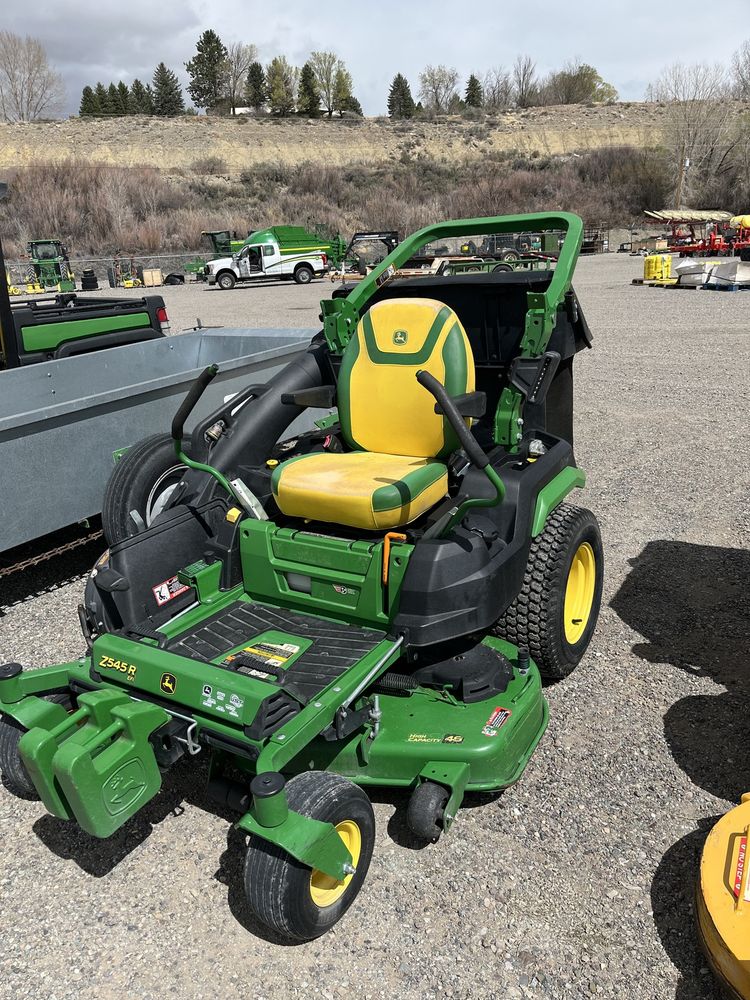 2023 John Deere Z545R Image
