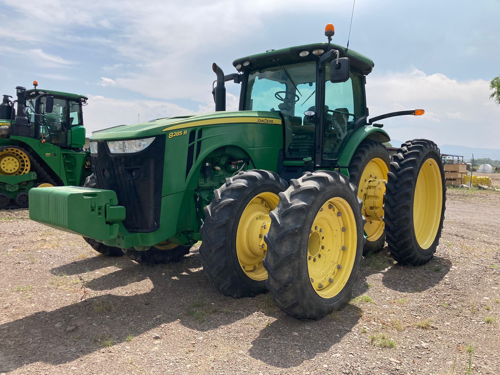 2011 John Deere 8285R Image