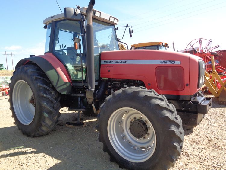 2001 Massey 8240 Image