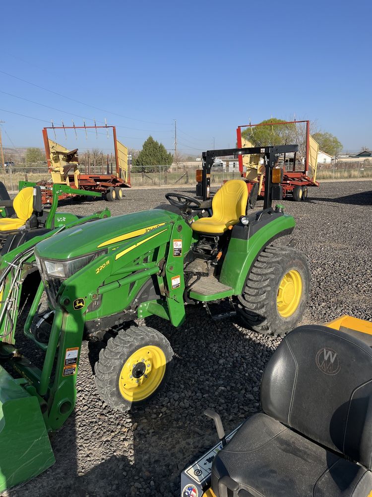 2018 John Deere 2032R Image